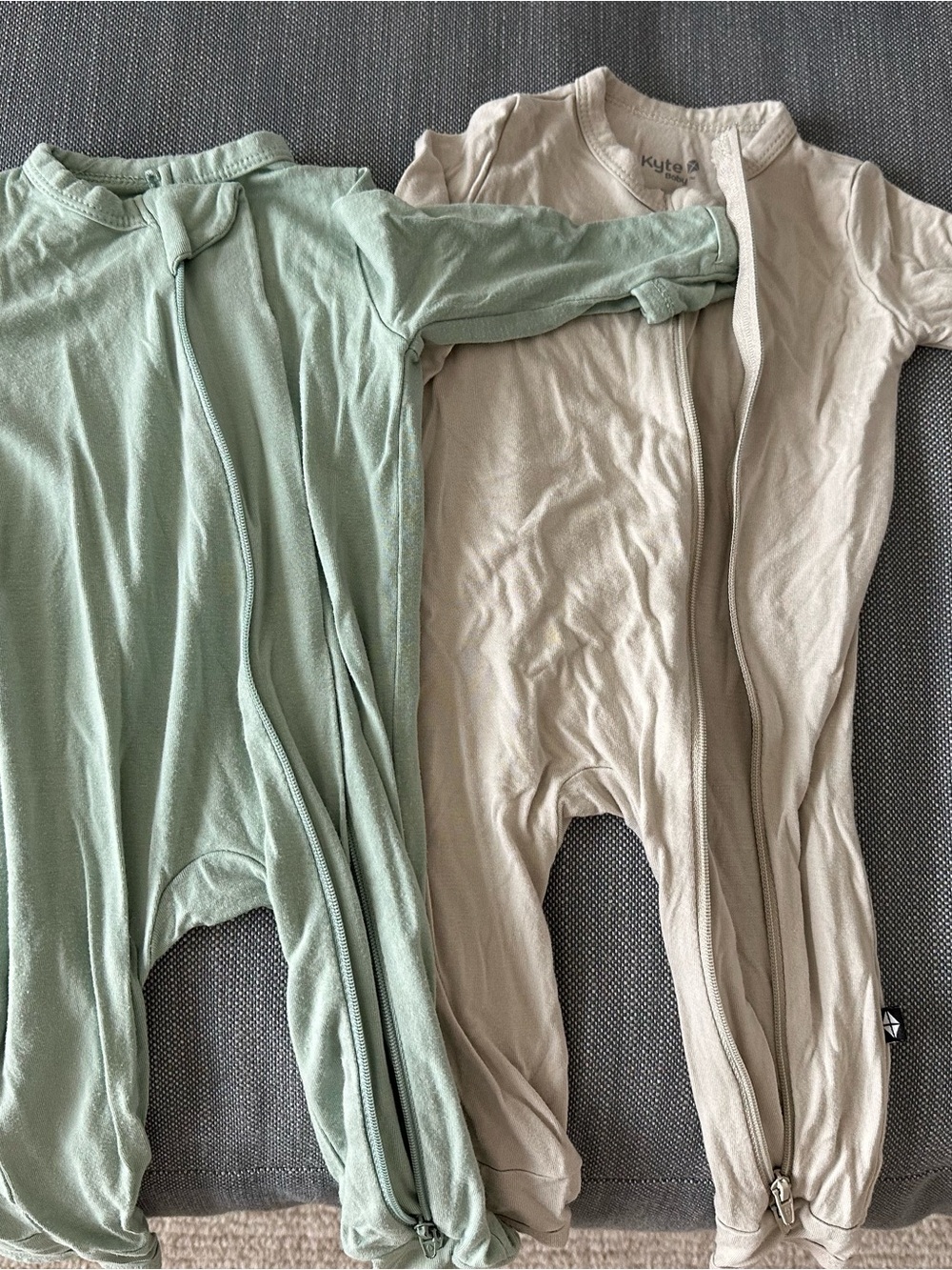 Kyte BABY Sage Green and Cream Zip-Front Footless Rompers (2-Pack)